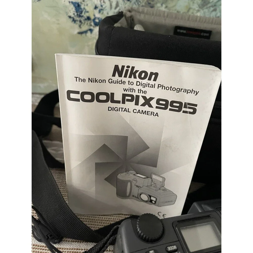 Nikon Coolpix P1x995 Black Camera bundle With Extras Ships From USA